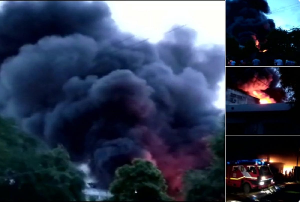 Fire breaks out at a warehouse in Ghitorni, Delhi