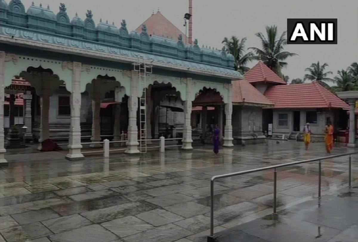 Unique Temple of Mahatma Gandhi in Mangaluru pooja is offered thrice daily