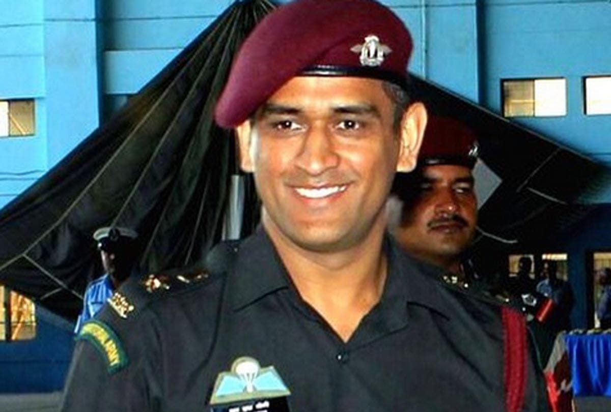 MS Dhoni spent time with soldiers at Indian army, see dhoni's special pictures