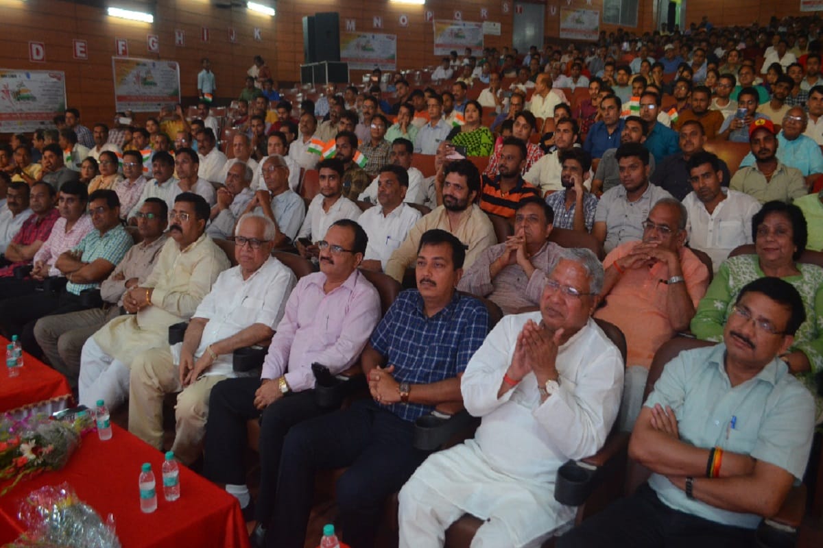Maa Tujhe Pranam: kavi sammelan mushaira by Amar Ujala in CCSU at Meerut
