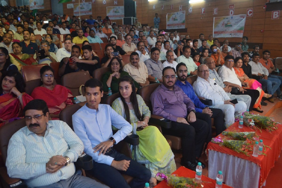 Maa Tujhe Pranam: kavi sammelan mushaira by Amar Ujala in CCSU at Meerut