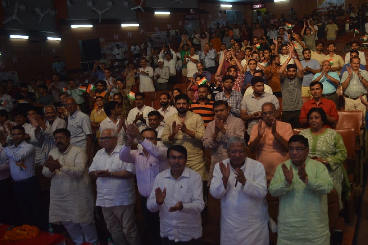 Maa Tujhe Pranam: kavi sammelan mushaira by Amar Ujala in CCSU at Meerut