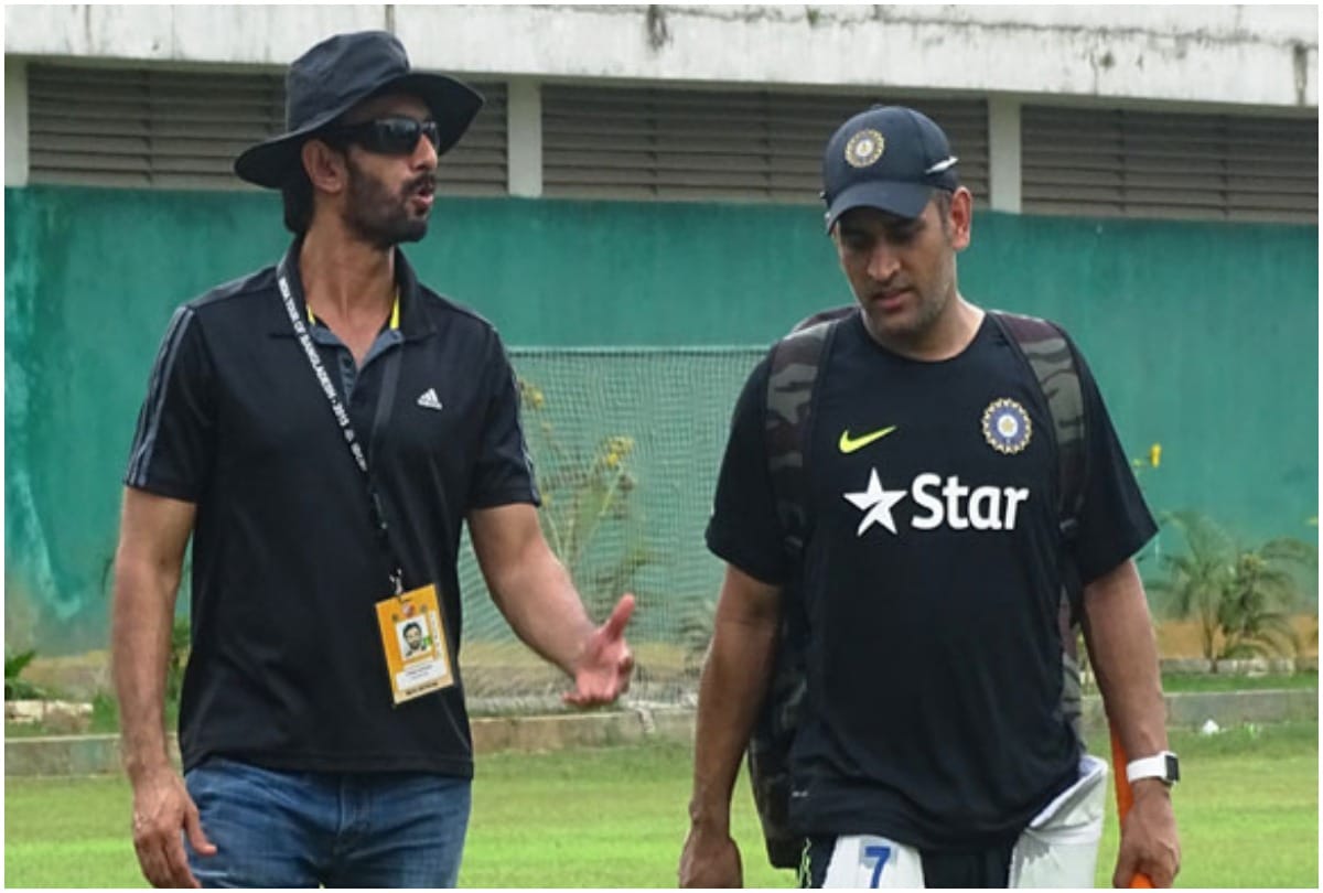 Who Select Indian cricket team batting bowling and fielding coach