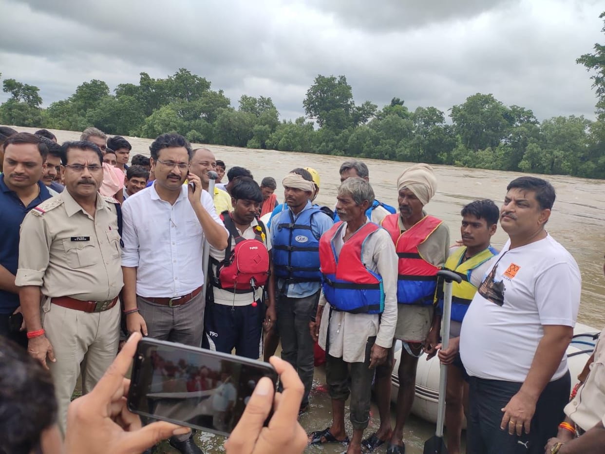 six rescued from betwa and jamini