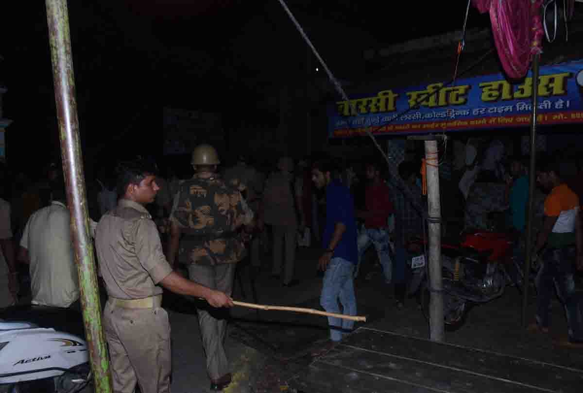 20 year old boy died in kanpur police custody, family stone pelting on police