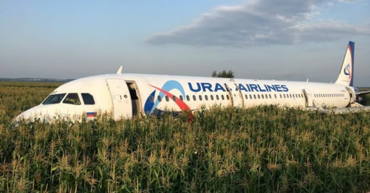 Russian pilot lands plane in cornfield saves 233 lives