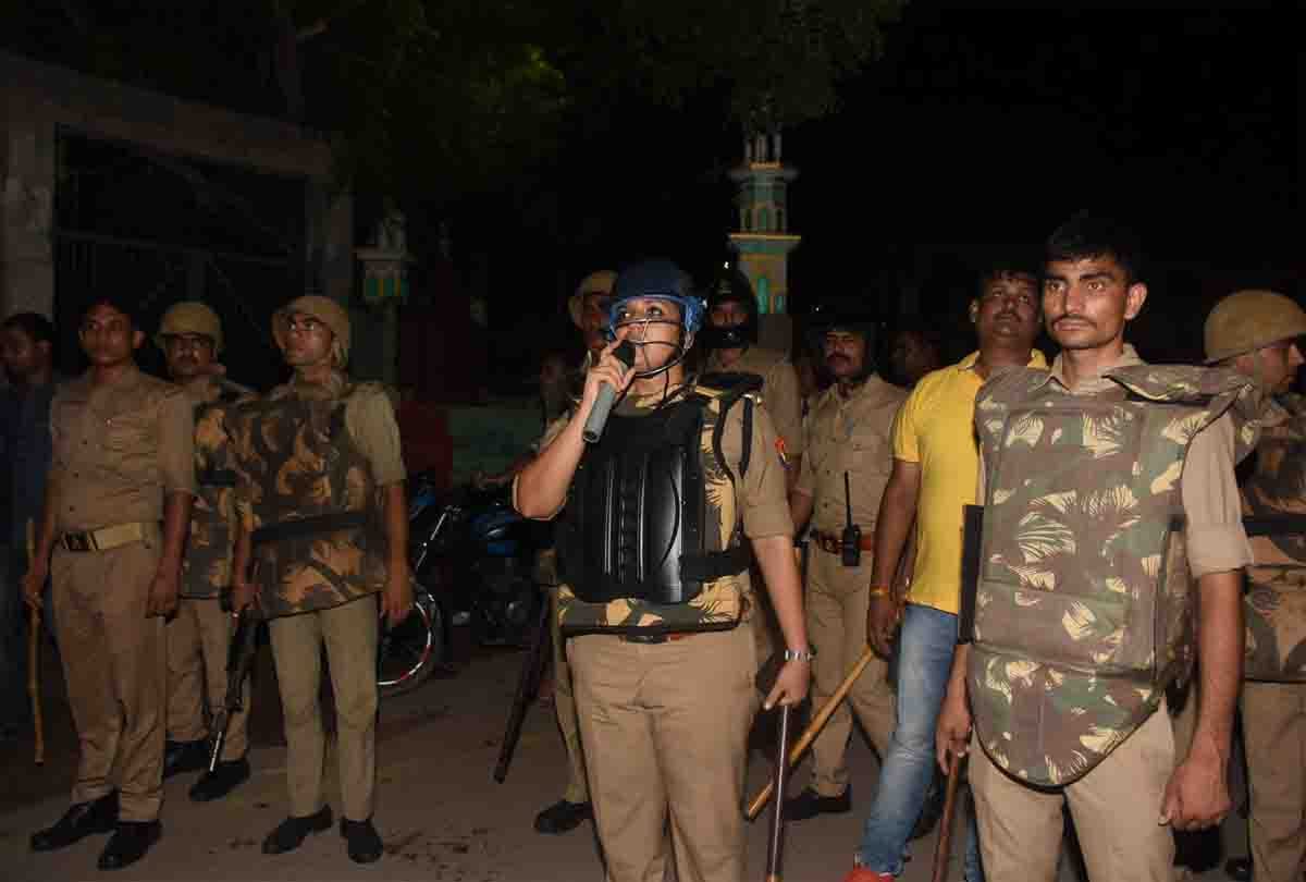 20 year old boy died in kanpur police custody, family stone pelting on police
