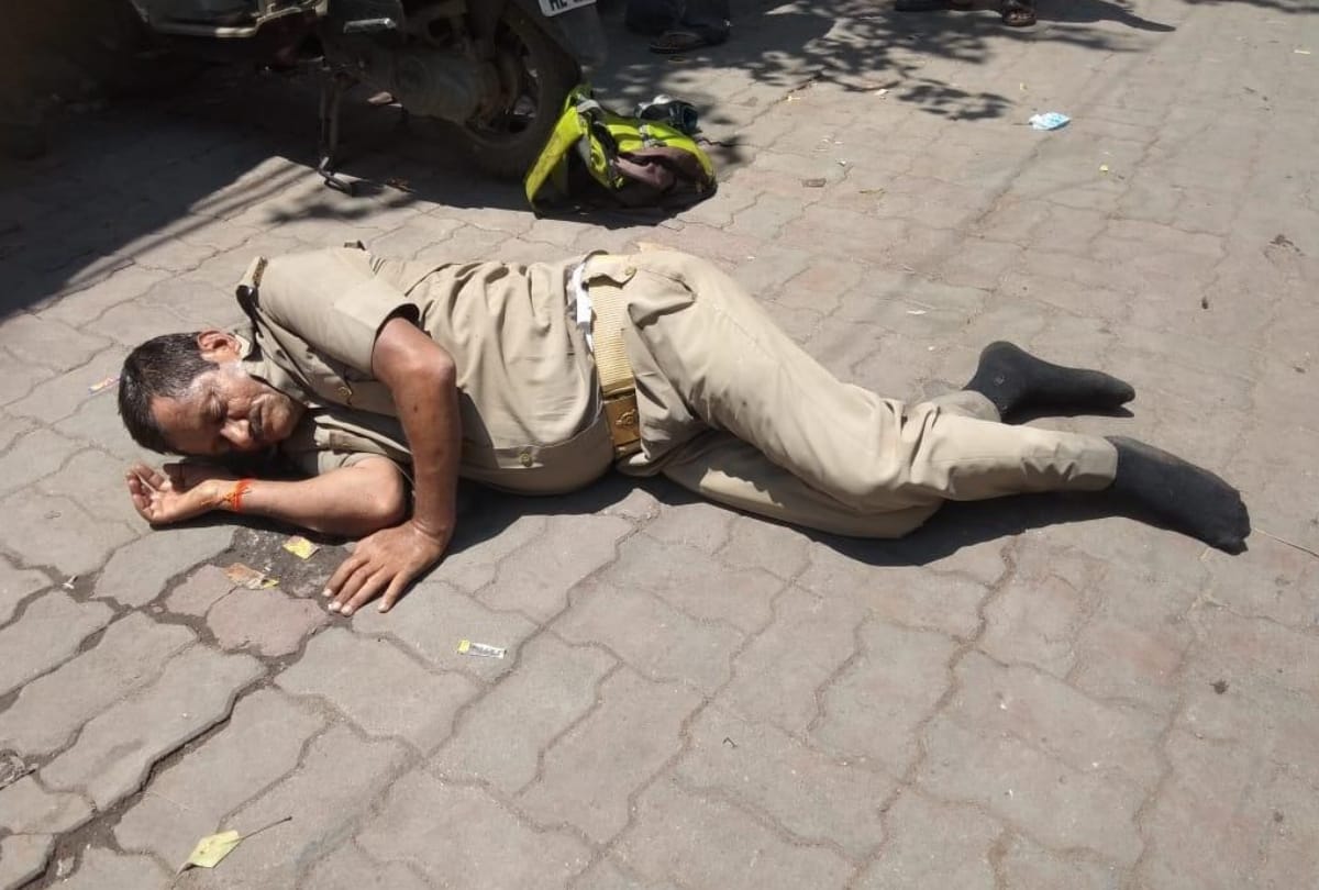 drunk policeman seen near liquor shop in lucknow