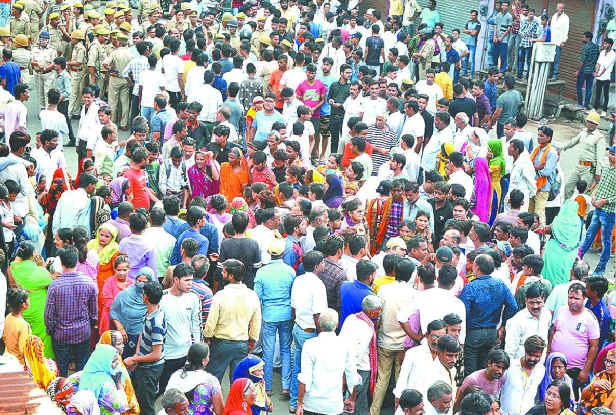 policeman arrested for shopkeeper death case in mathura