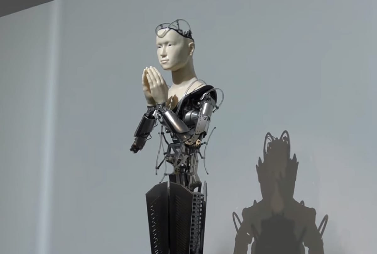 400 year old Buddhist Temple in Japan puts faith in Robot Priest