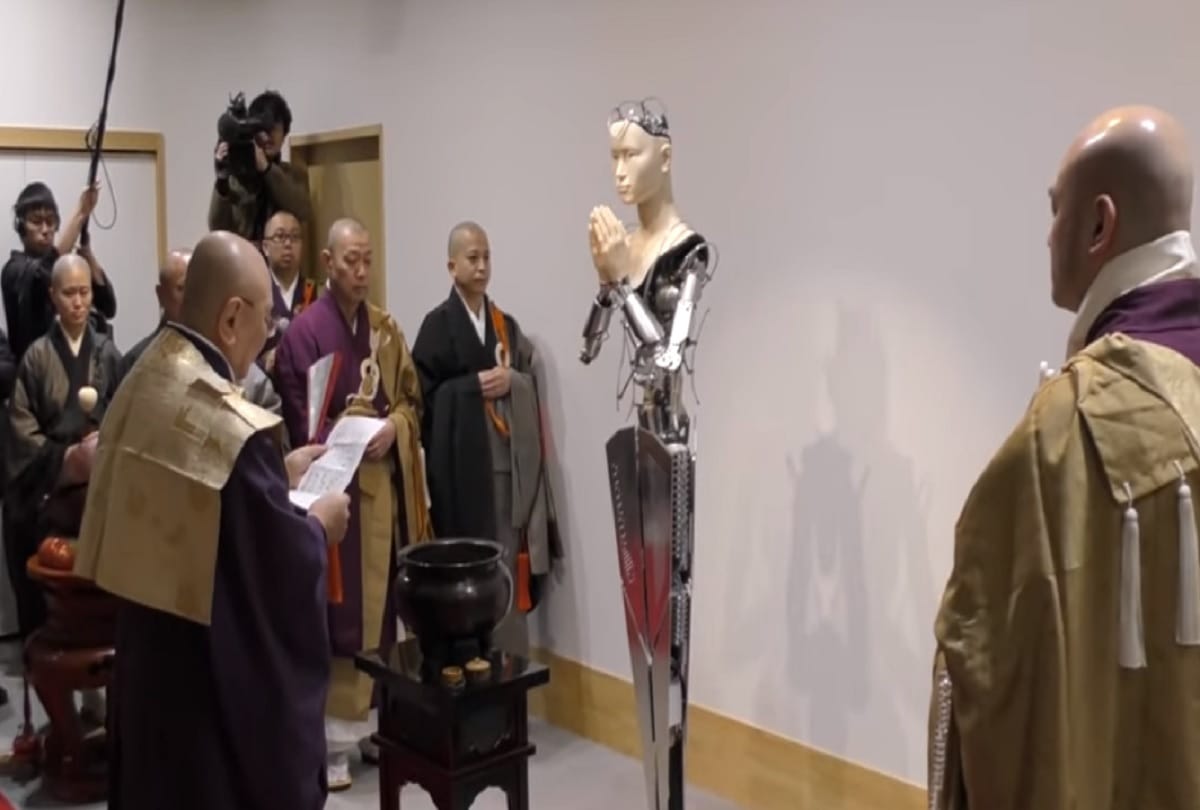 400 year old Buddhist Temple in Japan puts faith in Robot Priest