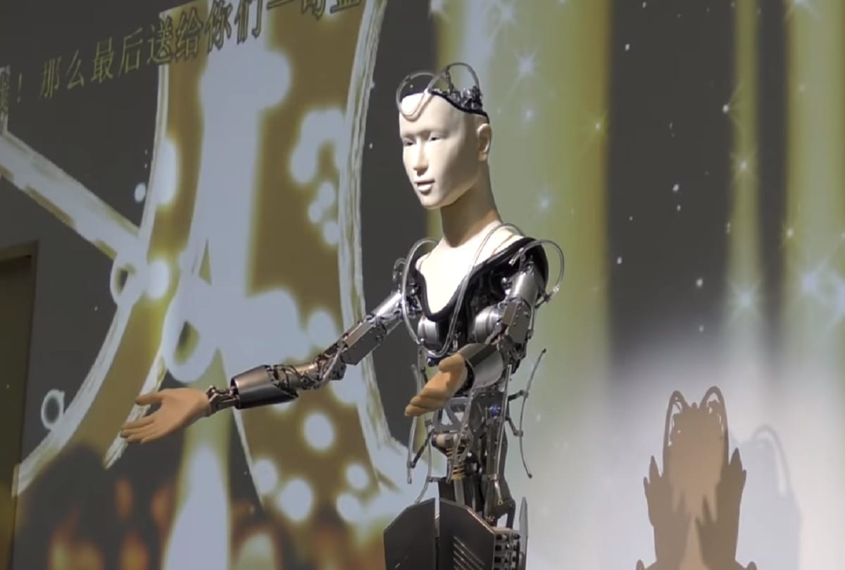 400 year old Buddhist Temple in Japan puts faith in Robot Priest