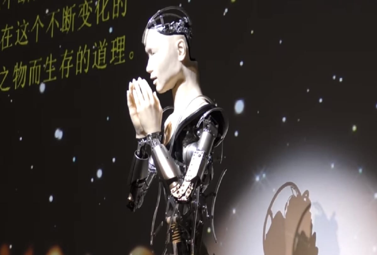 400 year old Buddhist Temple in Japan puts faith in Robot Priest