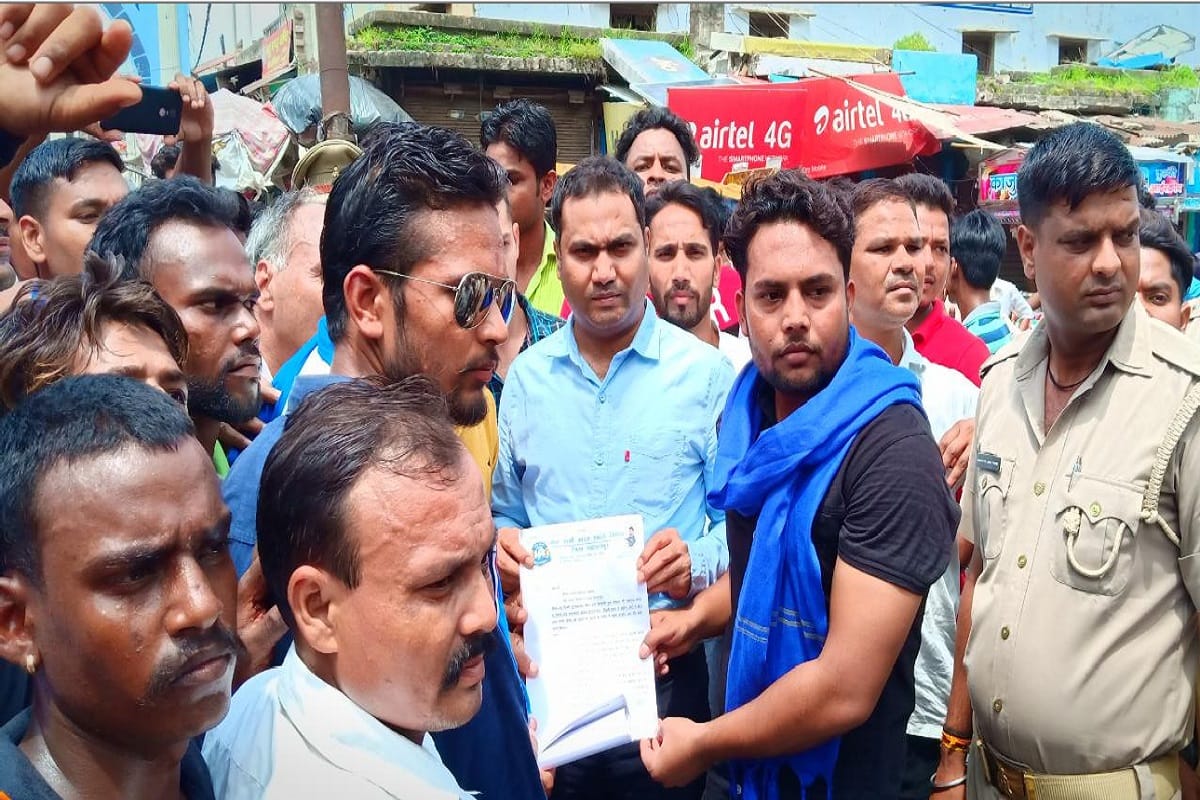 Bhim Army workers burnt effigy of Chief Minister Kejriwal in Saharanpur