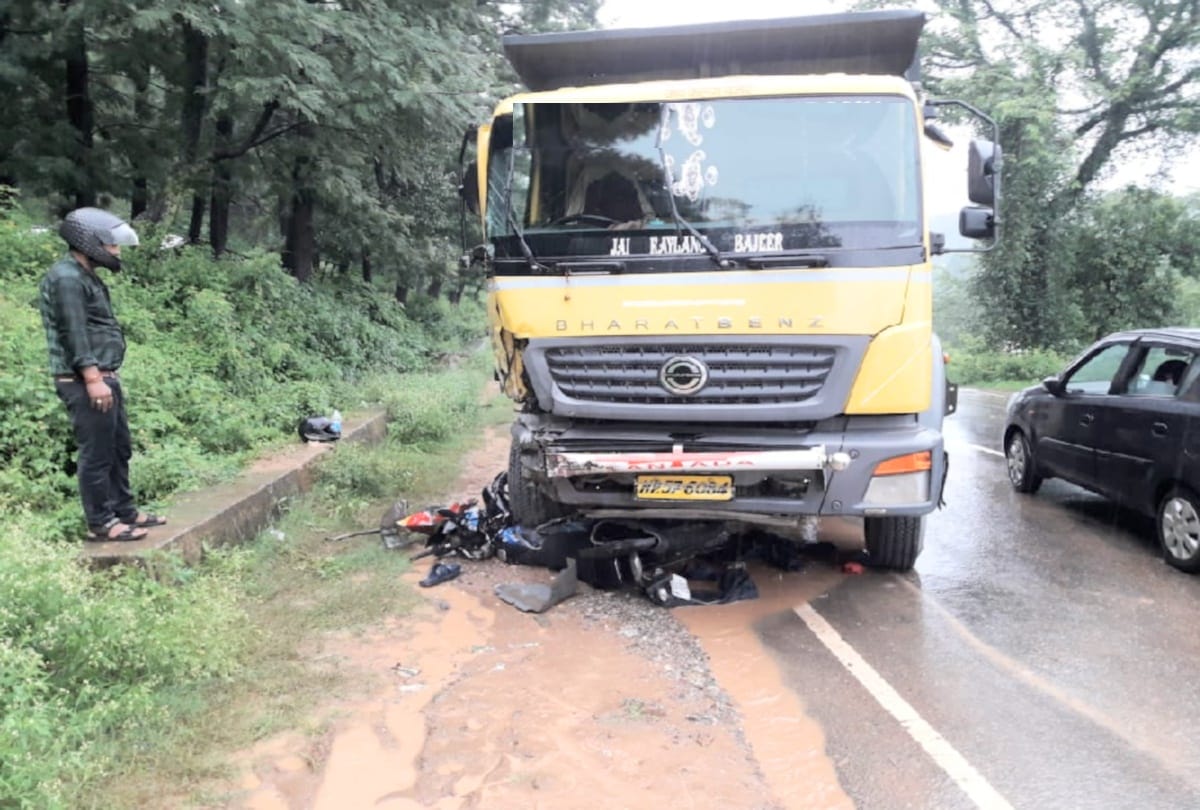ten people injured after truck bike and bus collision in kangra