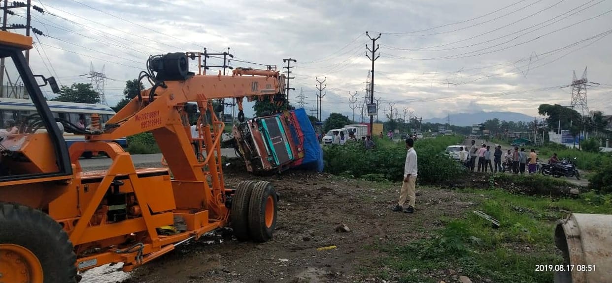 truck and bike accident in doiwala two died