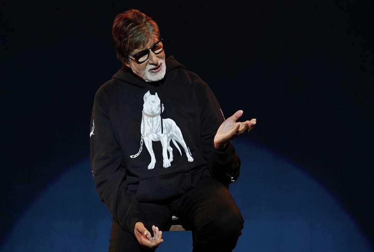 Amitabh Bachchan posted colourful photos on instagram and Social media users are loving it
