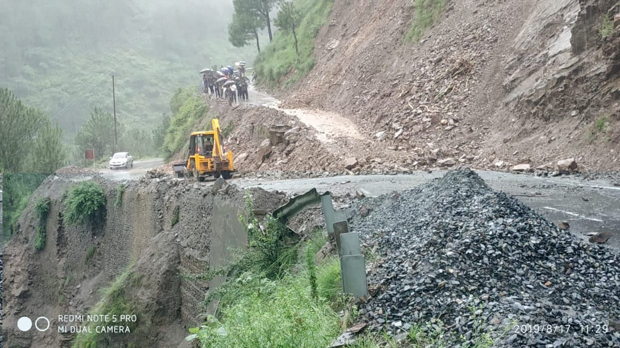 115 road blocke in chamba due to rain