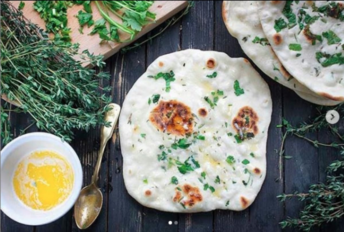 resturent style garlic naan made at home with easy recipe