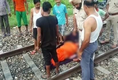 ट्रेन के आगे बेटी के साथ कूदी महिला