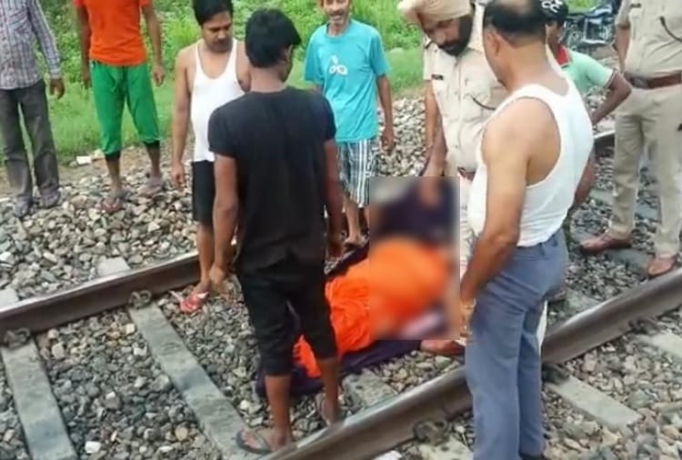Mother Daughter Commits Suicide in front of Train at Jalandhar