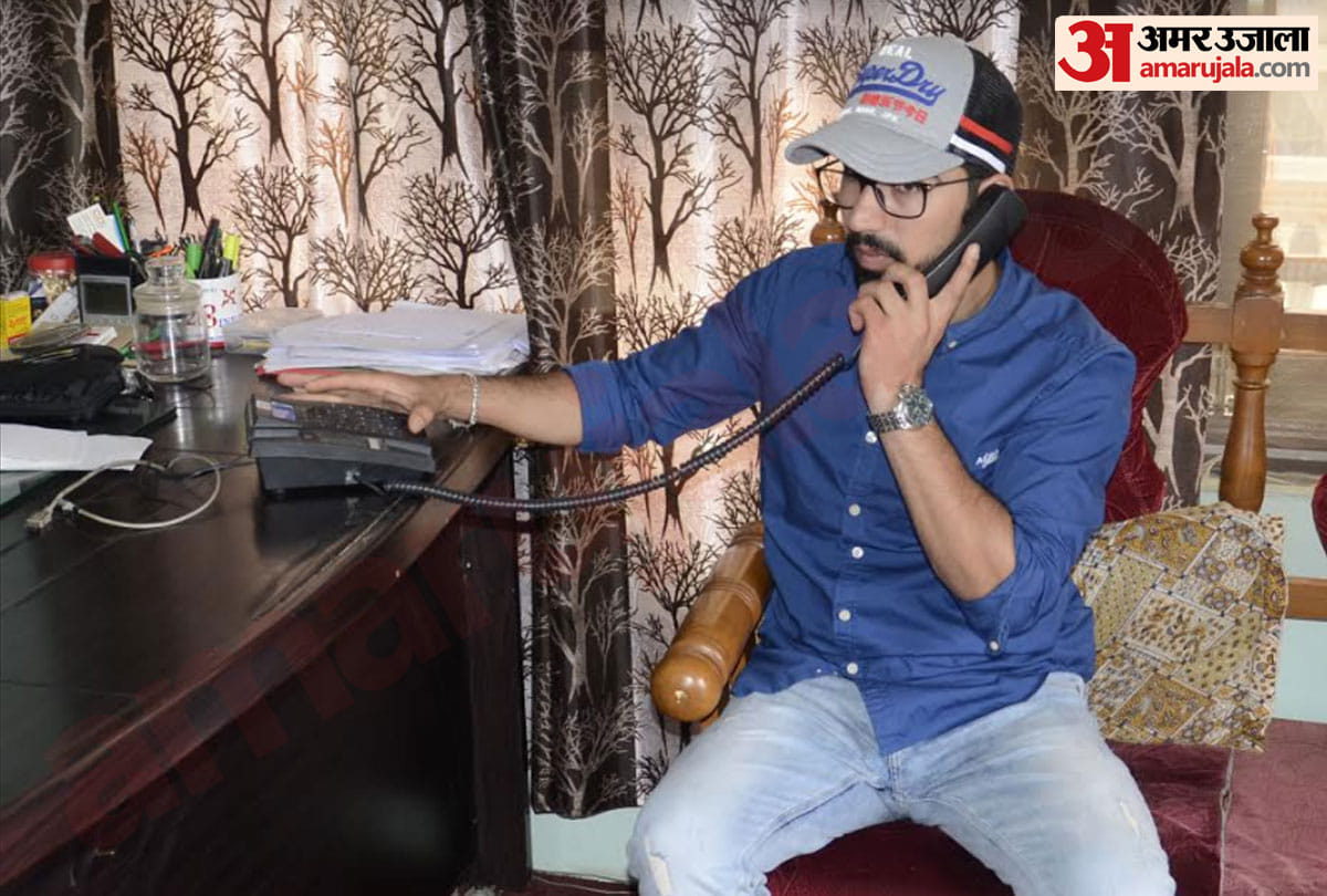 people seeking for mobile service to start in jammu kashmir, jammu kashmir latest visuals and news