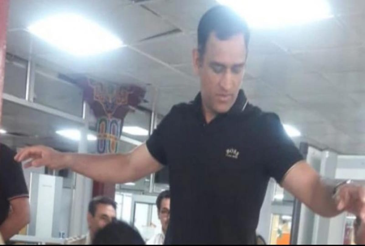 MS Dhoni Plays Cricket With Kids In Leh, Photos goes viral