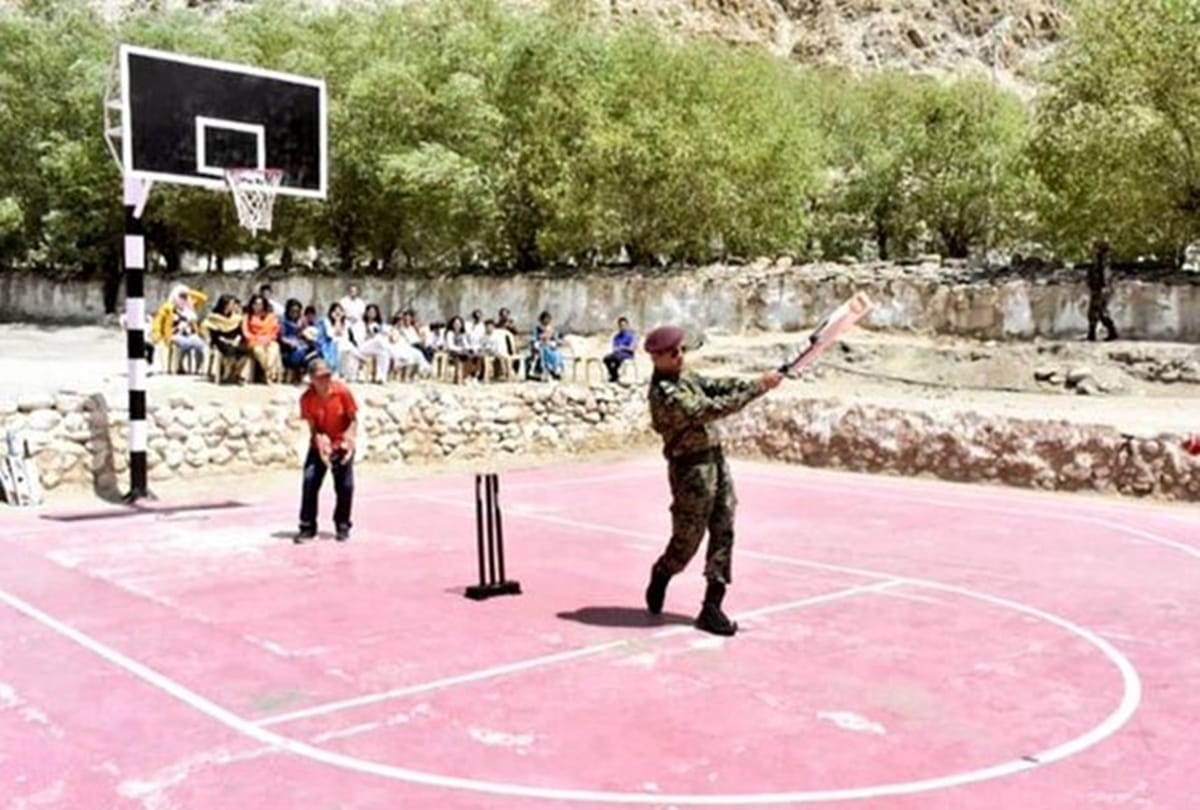 MS Dhoni ends stint with Territorial Army