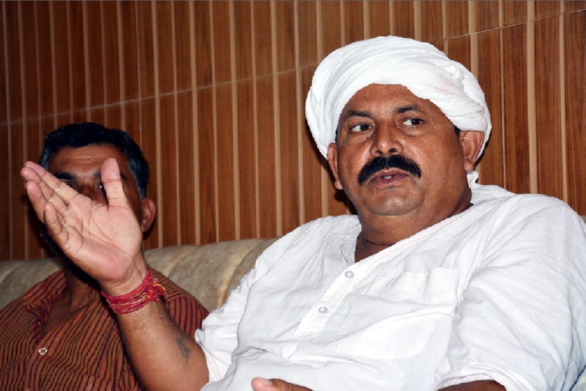 Naresh Tikait says that farmers are suffering and the government should resolve
