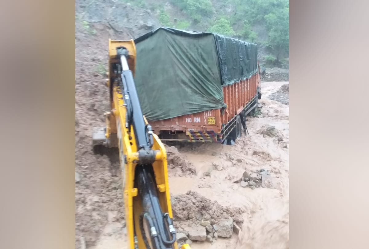 heavy rain in himachal holiday declared in chamba and kangra red alert in himachal six districts