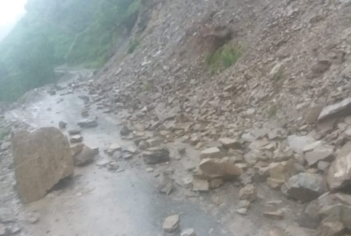 heavy rain in himachal holiday declared in chamba and kangra red alert in himachal six districts
