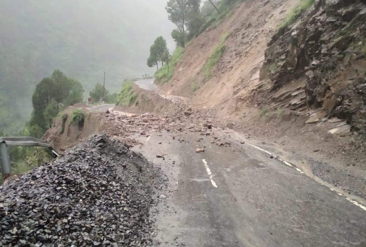 heavy rain in himachal holiday declared in chamba and kangra red alert in himachal six districts