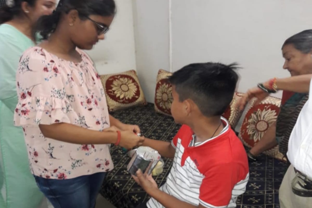 sister tied rakhi on brother wrist after four year on court order in Meerut