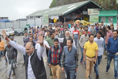 uncontrol trala crushed seven people in fruit market bhattakufer shimla