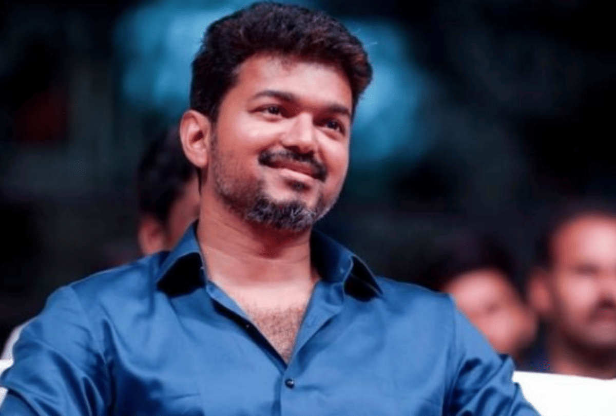 vijay thalapathy surprises film bigil team and gift 400 gold rings