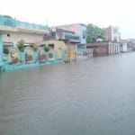 बारिश से सड़क पर जलभराव