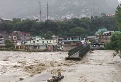 Delhi: Flood threat in Delhi-Haryana, havoc on mountains