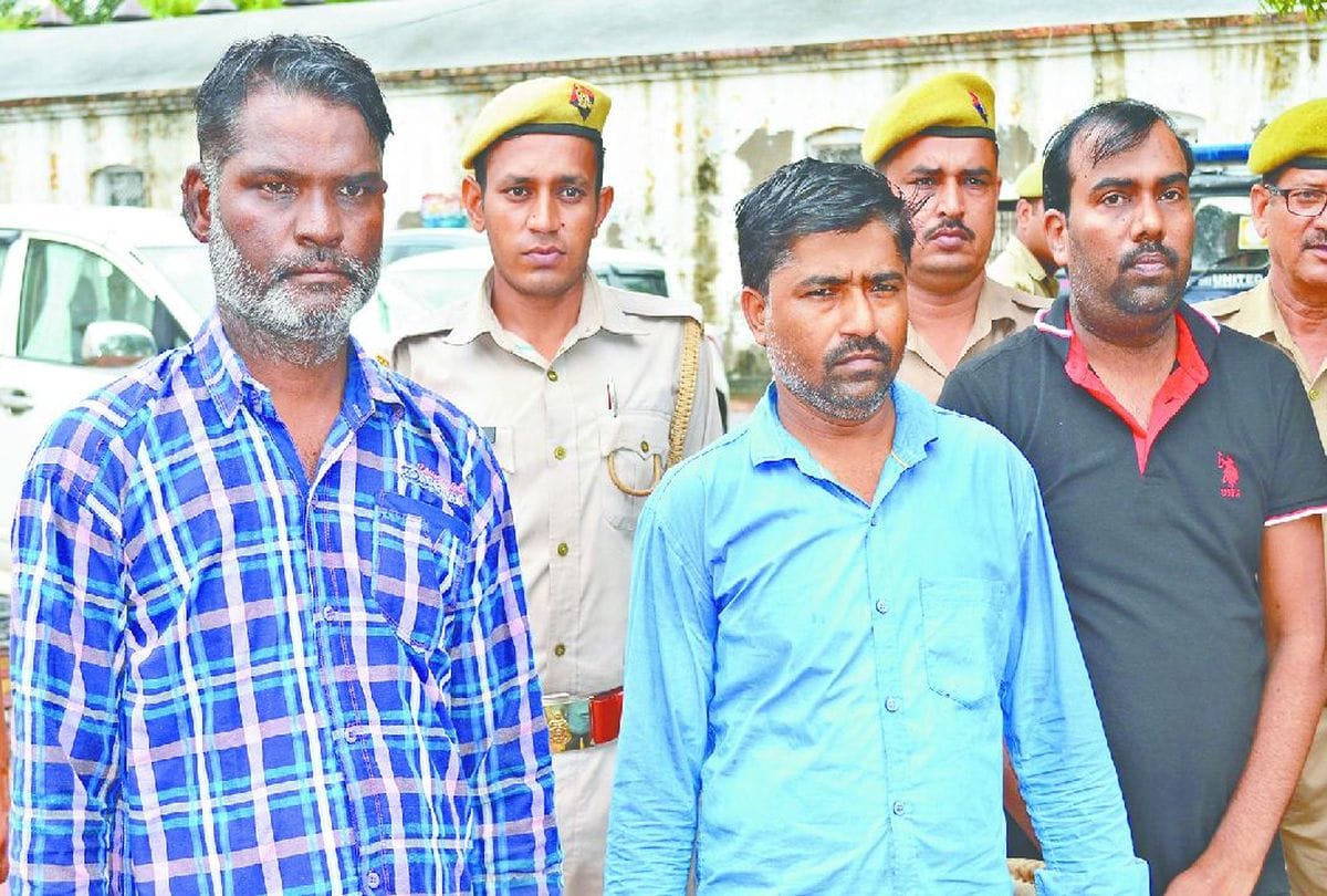 four arrested for fraud on name of jobs in agra