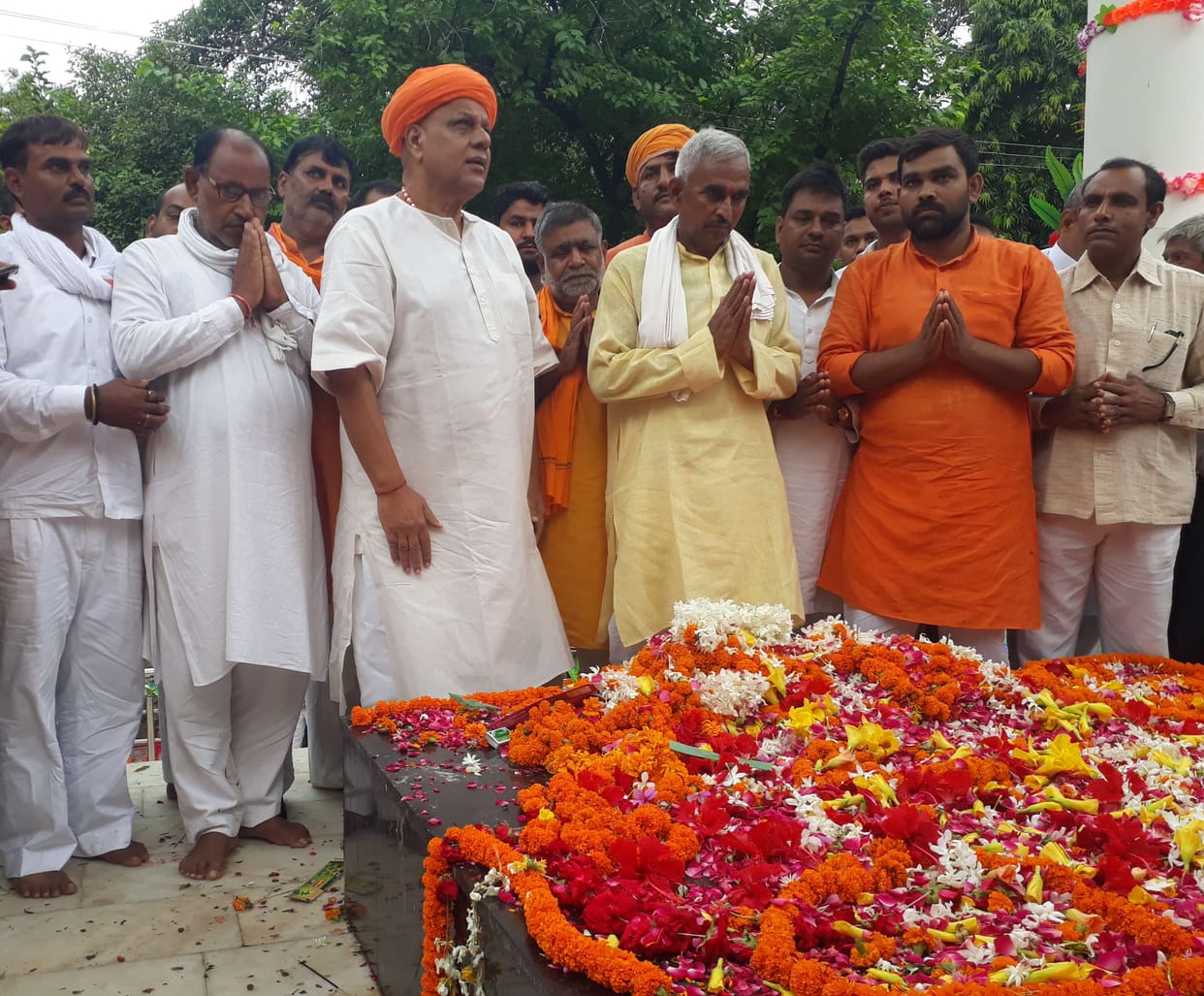 Sacrifice Day: bow to the martyrs