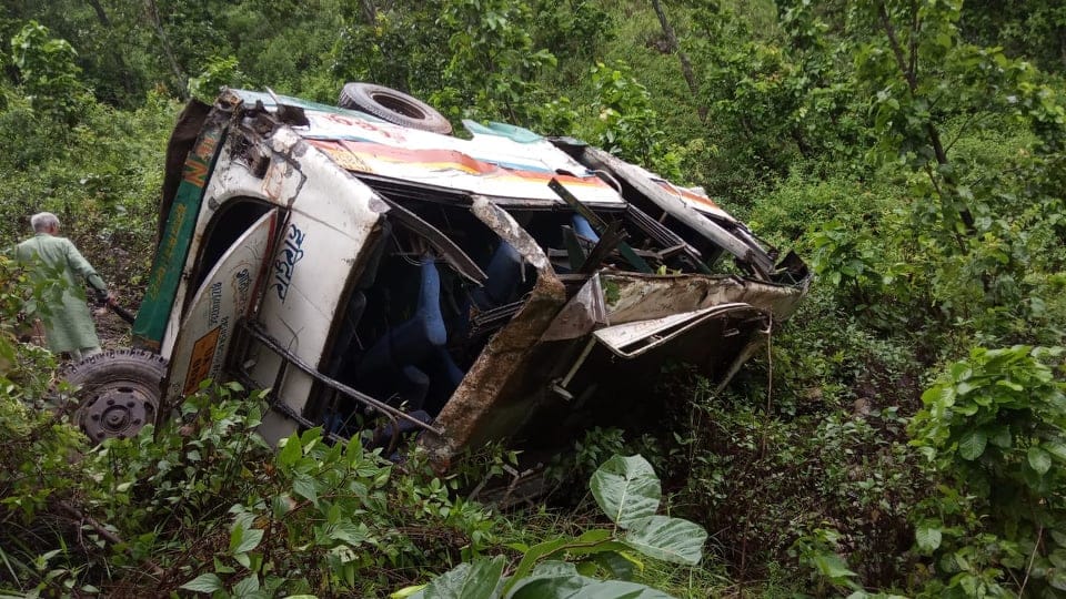 Bus Fall into Ditch in kotdwar one killed