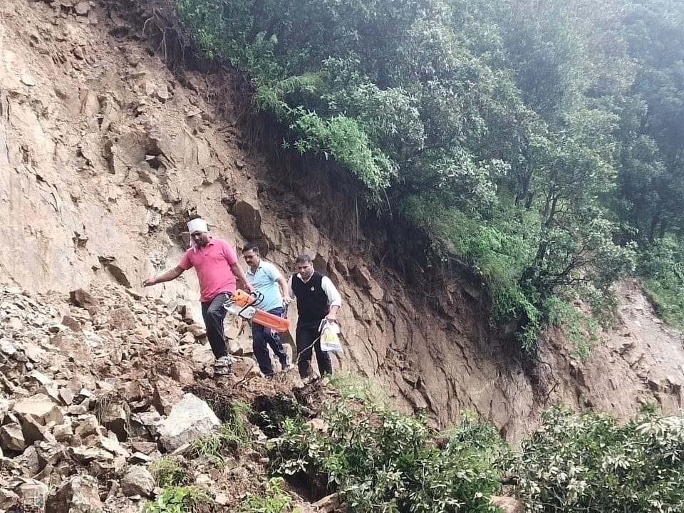 Bus Accident in dhumakot kotdwar photos