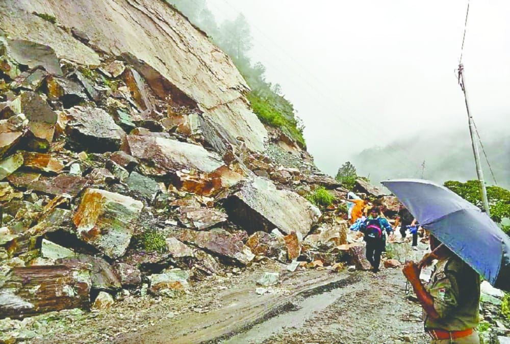 Badrinath And Kedarnath yatra stop after heavy rainfall and landslide