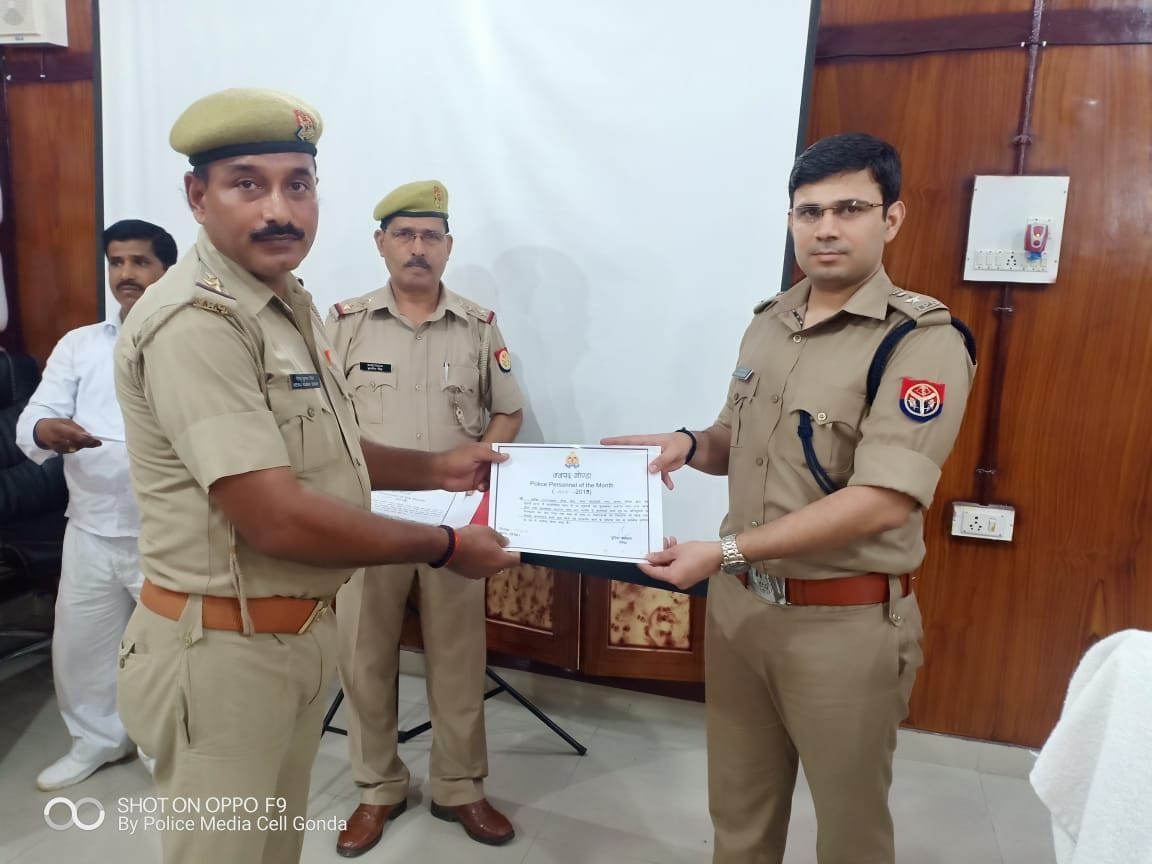 14 policemen including inspector honored for commendable work