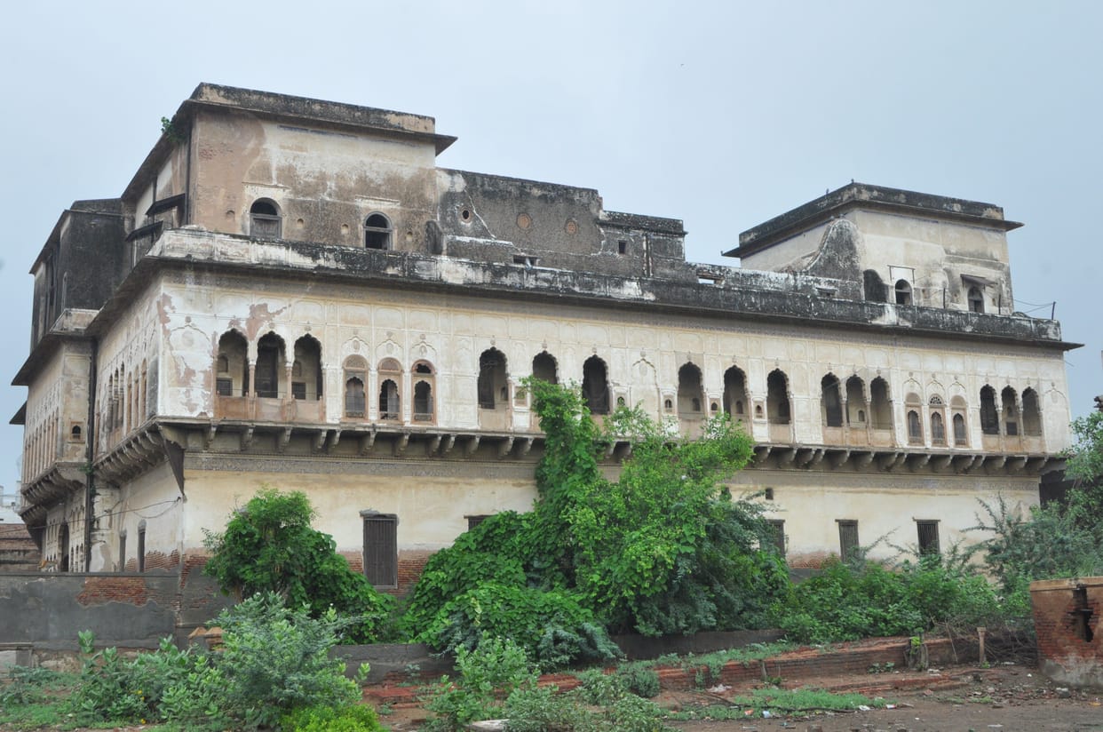shabby building