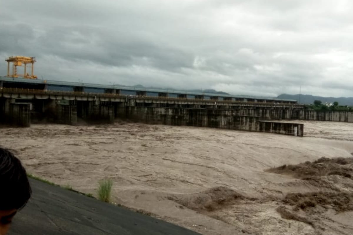 Torrential rain disrupted life in west up, Yamuna river reached above danger mark
