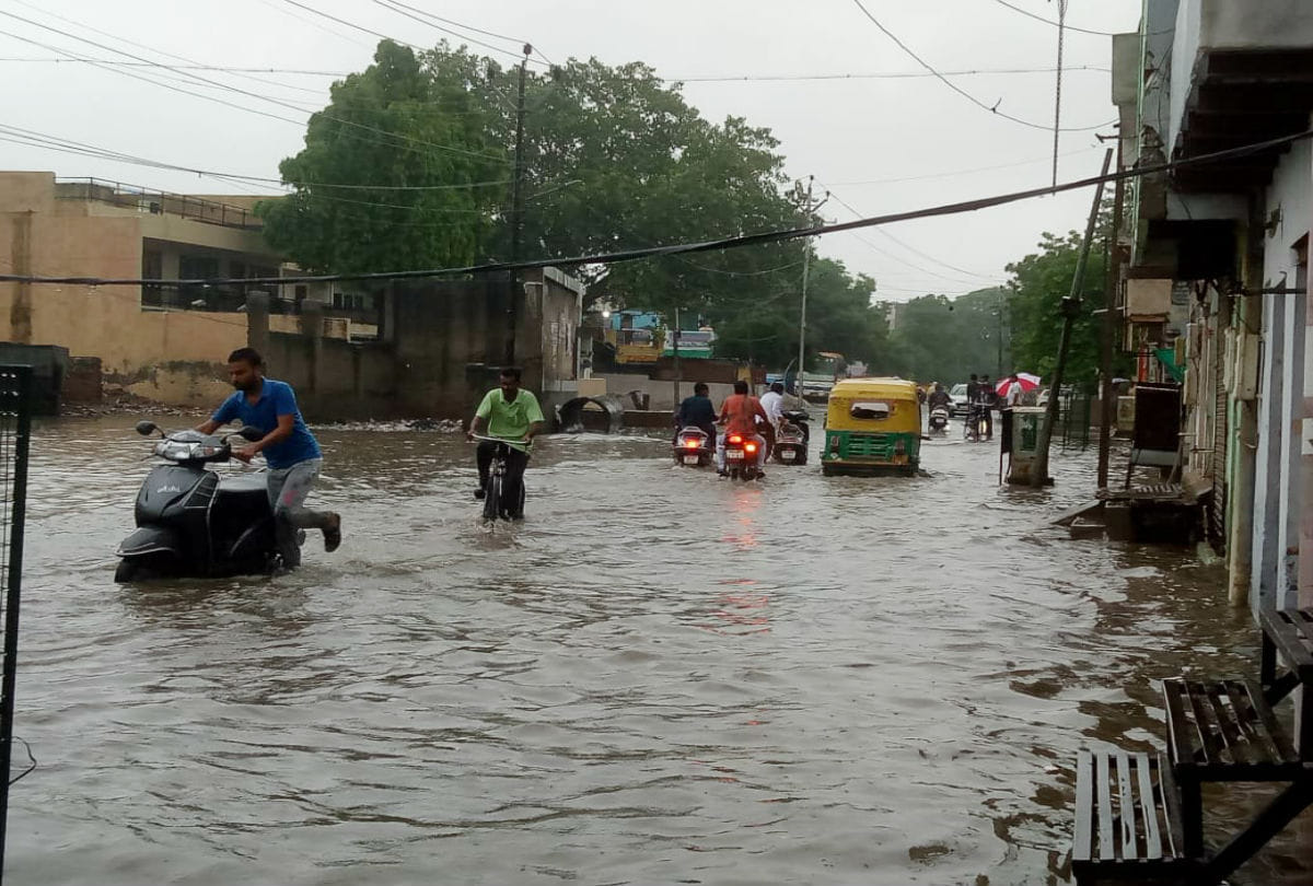 water logging due to heavy rain in agra weather update