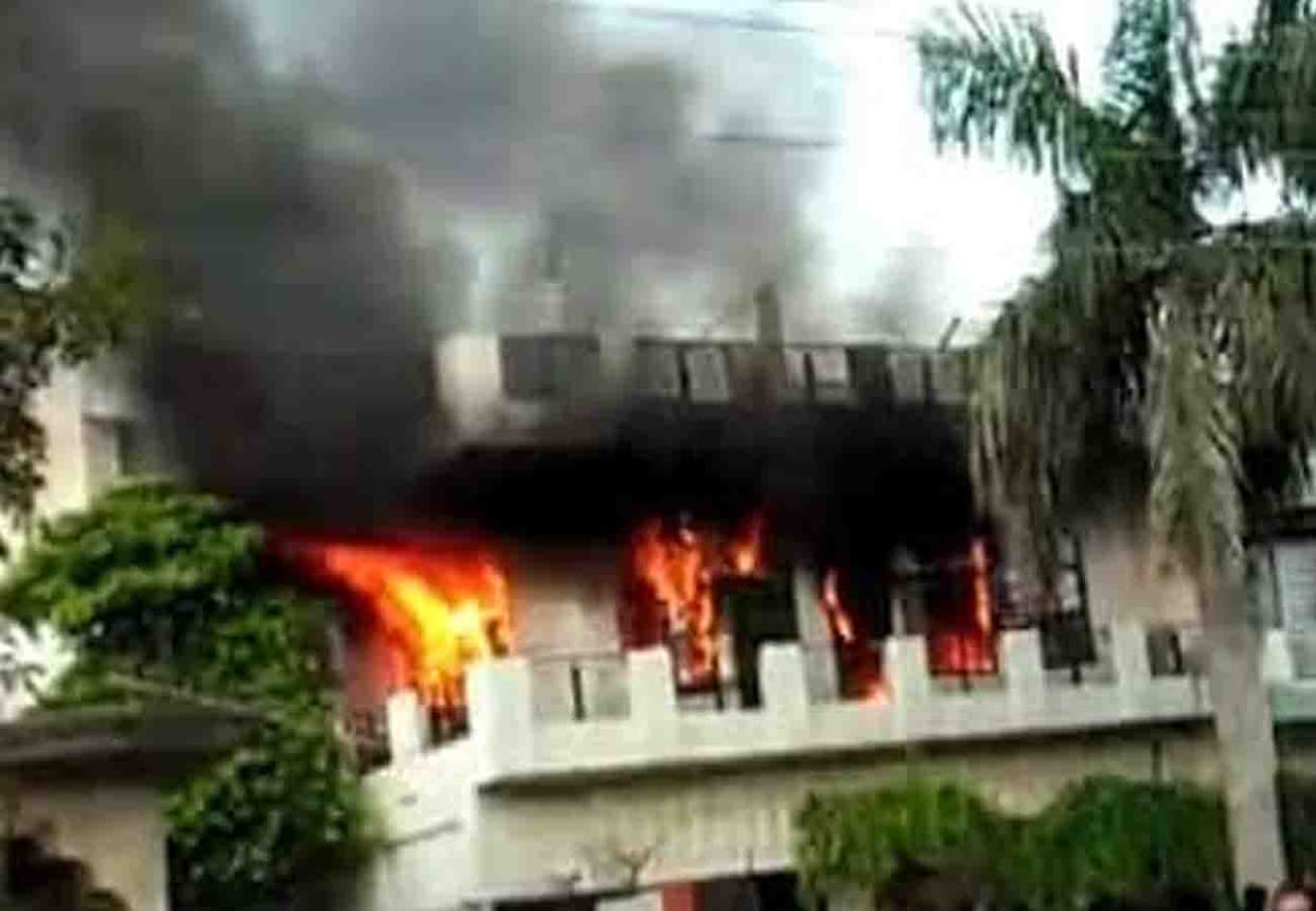 Fire in medical surgical godown due to short circuit in kanpur