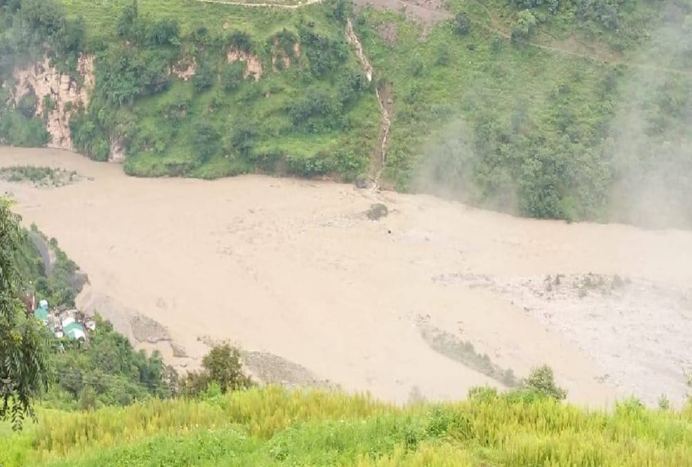 Delhi Tourist Car swept in river one woman killed Couple Missing in nainital