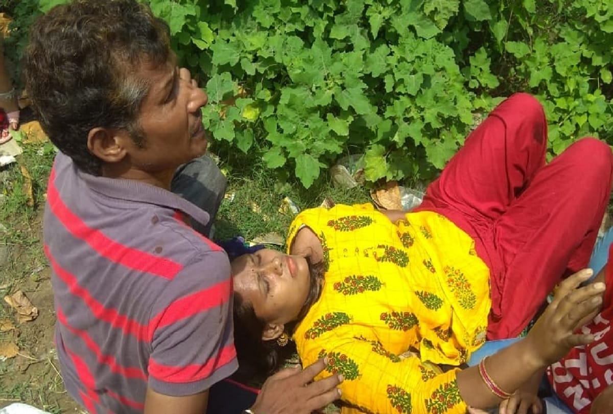 24 People injured due to clash between bus and truck, Admitted in Hospital,