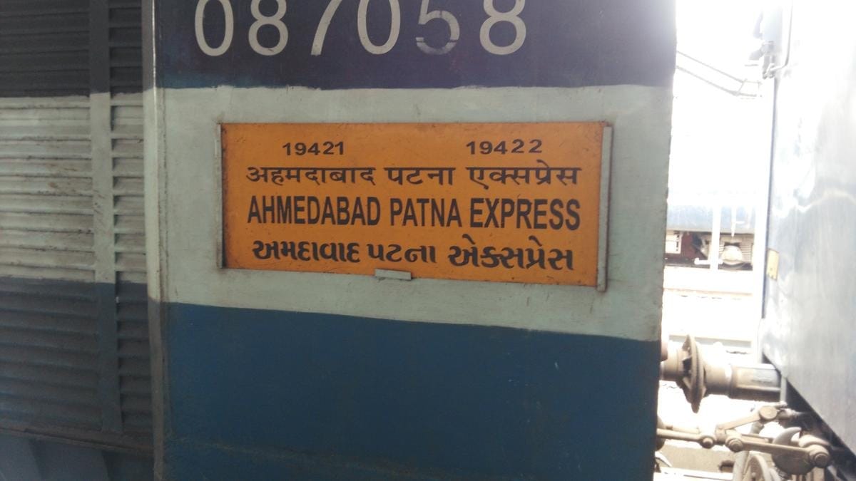 TTE gave passenger seat to someone in Patna Ahmedabad Express Train cantt station varanasi